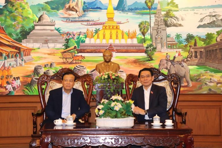 ເຈົ້າແຂວງຕ້ອນຮັບ ຮອງນາຍົກລັດຖະມົນຕີ ໂອກາດເຄື່ອນໄຫວຊີ້ນຳວຽກງານ ຢູ່ແຂວງຈຳປາສັກ