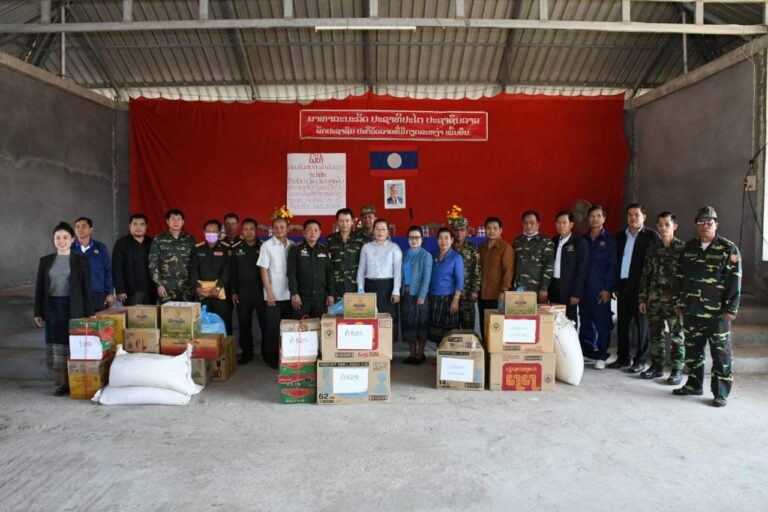 ຮອງເລຂາພັກແຂວງ ຈຳປາສັກ ຢ້ຽມຢາມອວຍພອນນາຍ ແລະ ພົນທະຫານກອງພັນ 20