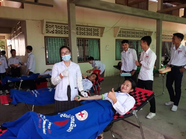 ນັກຮຽນໂຮງຮຽນ ມສ ຈັນທາບໍລິຈາກເລືອດຊ່ວຍເຫຼືອສັງຄົມ