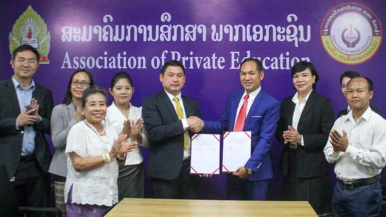 ສກອ-ໜັງສືພິມເສດຖະກິດການຄ້າຈັບມືກັນຈັດໂຄງການສົ່ງເສີມການອ່ານ