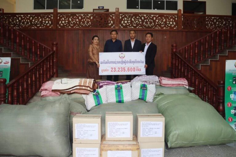 ບໍລິສັດໄທເມດ ບໍລິຈາກຜ້າຫົ່ມ ແລະ ຢາປົວພະຍາດ ແກ່ ສນຊ ເພື່ອໄປຊ່ວຍ 3 ເມືອງ
