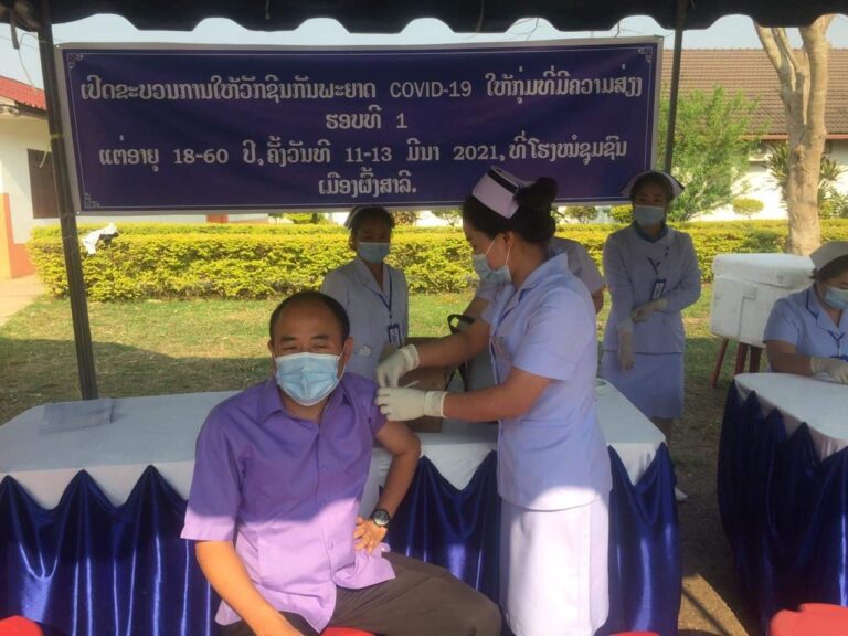 ເມືອງຜົ້ງສາລີ ເປີດຂະບວນການສັກຢາວັກຊີນກັນພະຍາດ ໂຄວິດ-19 ໃຫ້ກຸ່ມທີ່ມີຄວາມສ່ຽງສູງ ໃນຮອບທີ 1