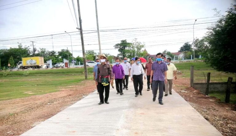 ປະຊາຊົນອອກທຶນສ້າງທາງເບຕົງ 03 ເສັ້ນ ດ້ວຍນໍ້າເຫື່ອນໍ້າແຮງ