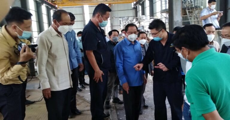 ຮອງນາຍົກລັດຖະມົນຕີ ລົງຢ້ຽມຢາມເຂດການຂຸດຄົ້ນແຮ່ຄຳ