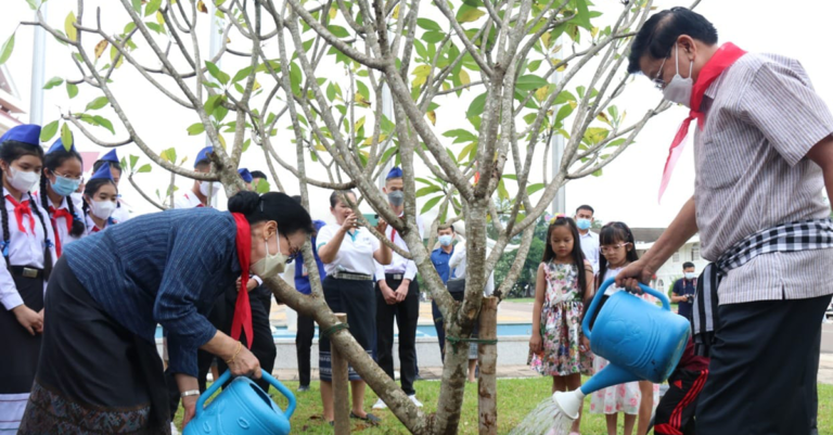 ປະທານປະເທດ ຮ່ວມປູກຕົ້ນໄມ້ ໃນວັນປູກຕົ້ນໄມ້ແຫ່ງຊາດ ແລະ ວັນເດັກນ້ອຍສາກົນ